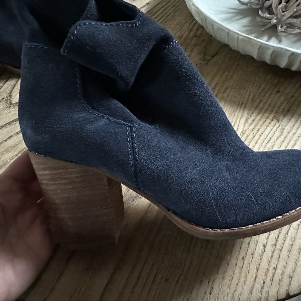 Splendid suede navy blue boots brand new
